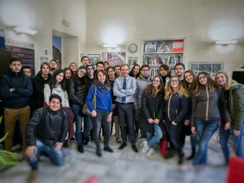 Gli studenti impegnati nel percorso di alternanza scuola-lavoro insieme al direttore D. Malfitana, presso l'Ibam di Catania