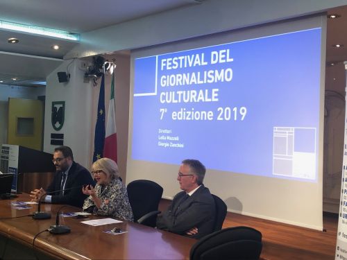  Il direttore del Festival Lella Mazzoli alla presentazione della settima edizione organizzata nella Sala Raffaello della Regione Marche