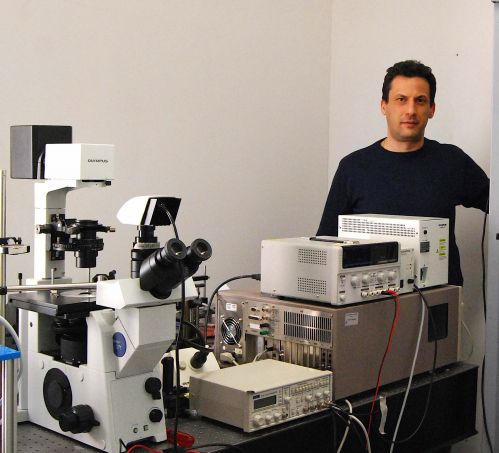 Andrea Camposeo nei lab di CnrNano di Lecce