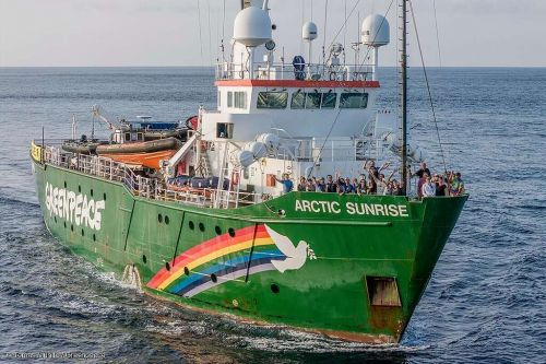 La nave rompighiaccio di Greenpeace Arctic Sunrise