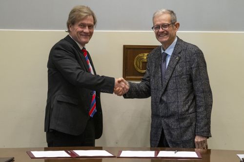 Il Direttore Esecutivo Large Scale Facilities del STFC Roger Eccleston e il Direttore Generale del Cnr Giuseppe Colpani (Credits: Vittorio Tulli, Cnr)