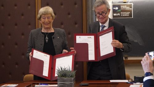 La Presidente IUPAC Mary Garson e il Presidente del Cnr Andrea Lenzi