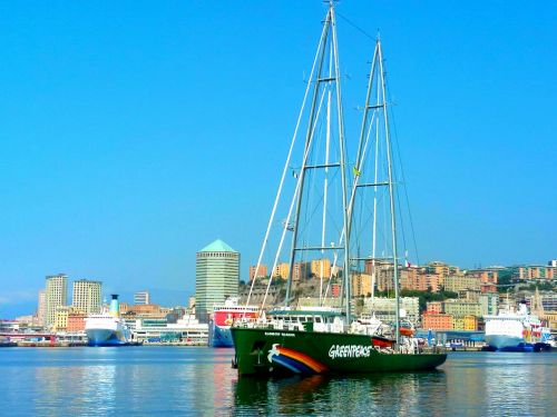 Rainbow Warrior a Genova
