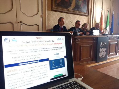 Presentazione dei dati alla conferenza stampa