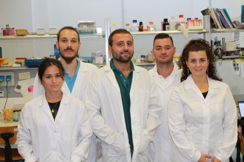Fabio Iannotti (al centro) insieme al team di ricerca sulle malattie muscolari dell'Icb di Pozzuoli guidato da Vincenzo Di Marzo