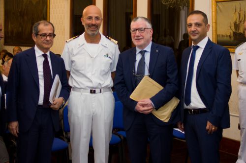 Da sinistra, il ministro Giovanni Tria, il Cv Andrea Di Raimondo, il presidente Cnr Massimo Inguscio e il direttore Cnr-Issm Salvatore Capasso