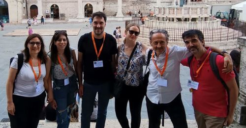 Il team di ricerca - Da sinistra, Silvia Caponi (Cnr-Iom), Alessandra Anna Passeri (Univ. Perugia), Francesco Bonacci (Univ. Perugia), Brenda Green (IFOM e Unimi), Giorgio Scita (IFOM e Unimi), Maurizio Mattarelli (Univ. Perugia)