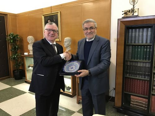 Il presidente del Cnr Massimo Inguscio all'incontro con la delegazione del Parlamento Iraniano