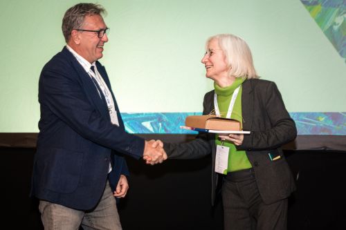 Marco Foiani (Cnr-Igm), con la presidente AriSLA, Lucia Monaco