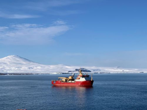 La nave da ricerca Laura Bassi riparte verso l'Antartide