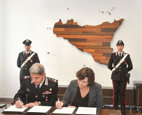 La firma della convenzione