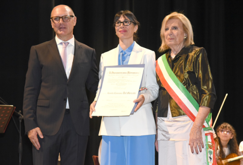 Assegnazione dell'onorificenza di Ufficiale dell'Ordine al Merito della Repubblica Italiana a Loretta Laureana del Mercato (Cnr-Nanotec)