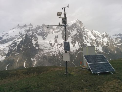 Stazione di monitoraggio del ghiacciaio di Planpincieux realizzata dal Cnr-Irpi nell'ambito del progetto con Fondazione Montagna Sicura e Regione Valle d'Aosta